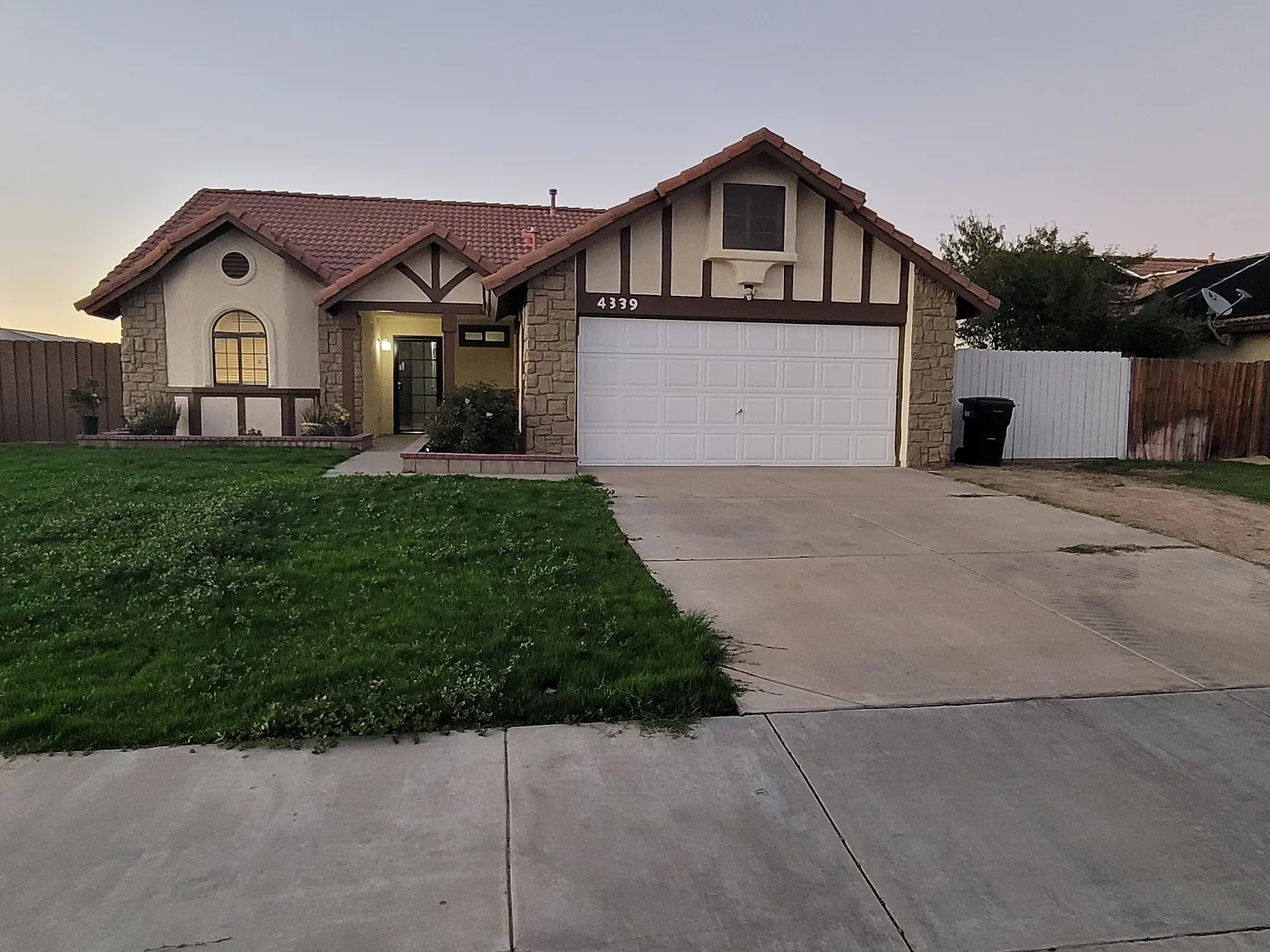 3 bed, 1307 sqft, $3,000 — Photo 2