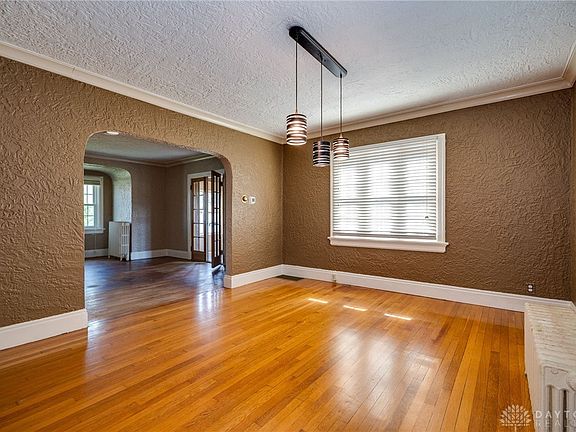 3rd image of 1116 Broadview Blvd