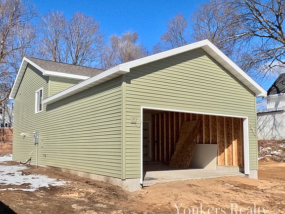 3rd image of 216 Leonard St