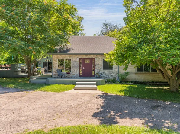 20665 N Weiland Rd, Prairie View, IL 60069