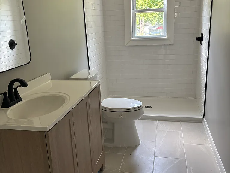 9940 Naylor Ave — Photo 13
