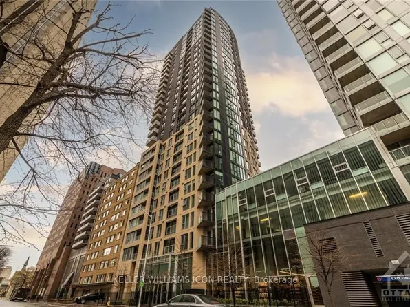 40 Nepean St #1907, Ottawa, ON K2P 0X5