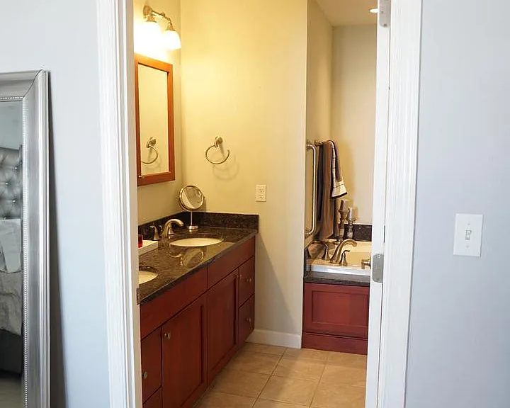 100 Harborview #611 — Photo 21