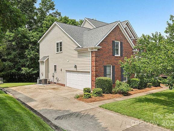 2nd image of 11103 Fountaingrove Dr
