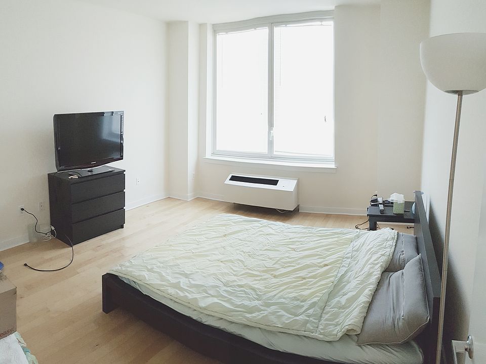 2nd image of 600 12th St APT 303