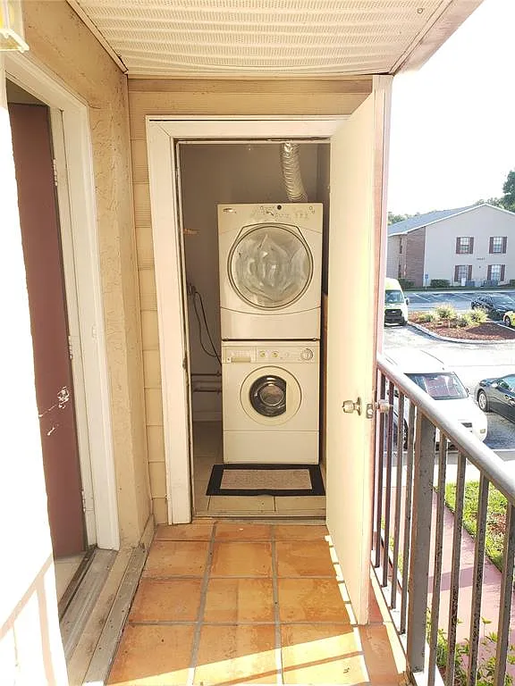2 bed, 2.0 bath, 930 sqft, $1,350 — Photo 4