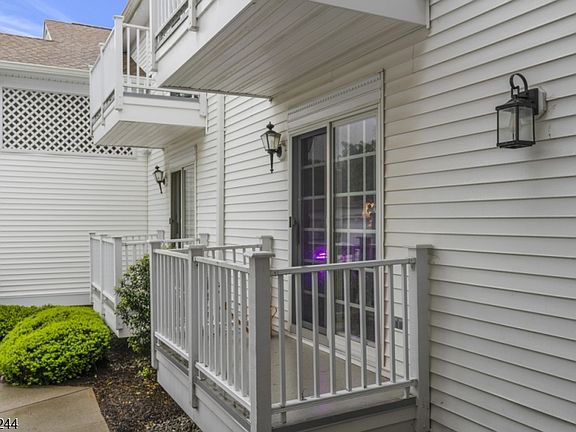 3rd image of 105 Alexandria Way