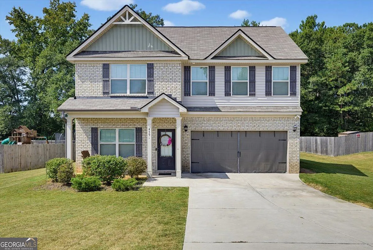 4 bed, 2.5 bath, 2253 sqft, $2,200 — Photo 1