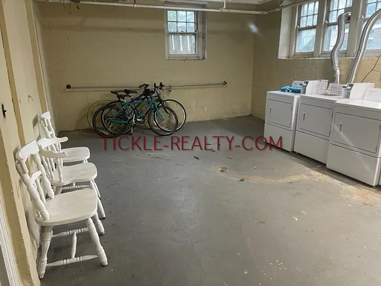 The Benson Apartment Building — Photo 16