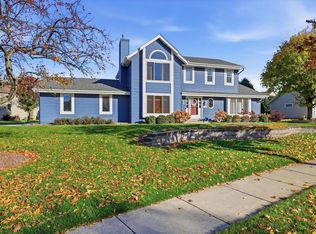 858 Laureate DRIVE, Pewaukee, WI 53072