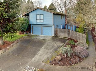 8385 SW Connemara Pl, Beaverton, OR 97008