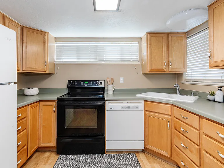 526 N 200 W #2 — Photo 9