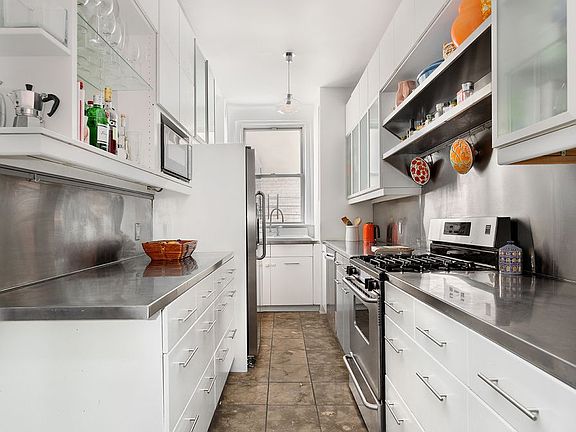 3rd image of 588 W End Ave APT 14B