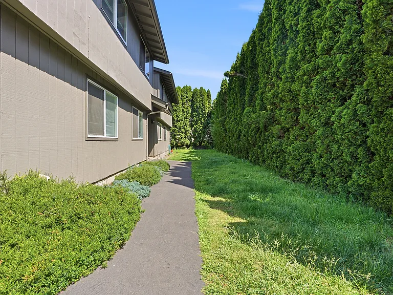 1715 SE 9th Ave #1715 — Photo 32