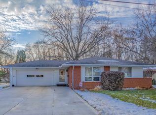 911 Assembly Pl, Dixon, IL 61021