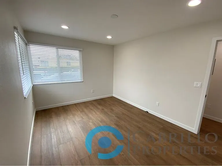 1628 Burton St — Photo 17