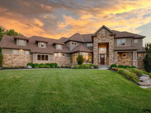 3356 S 226th Cir, Elkhorn, NE 68022