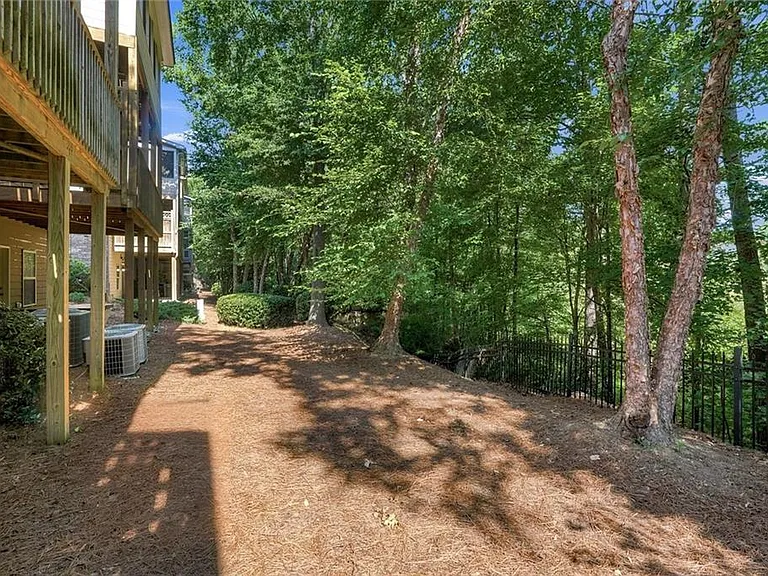 9040 Woodland Trl — Photo 29