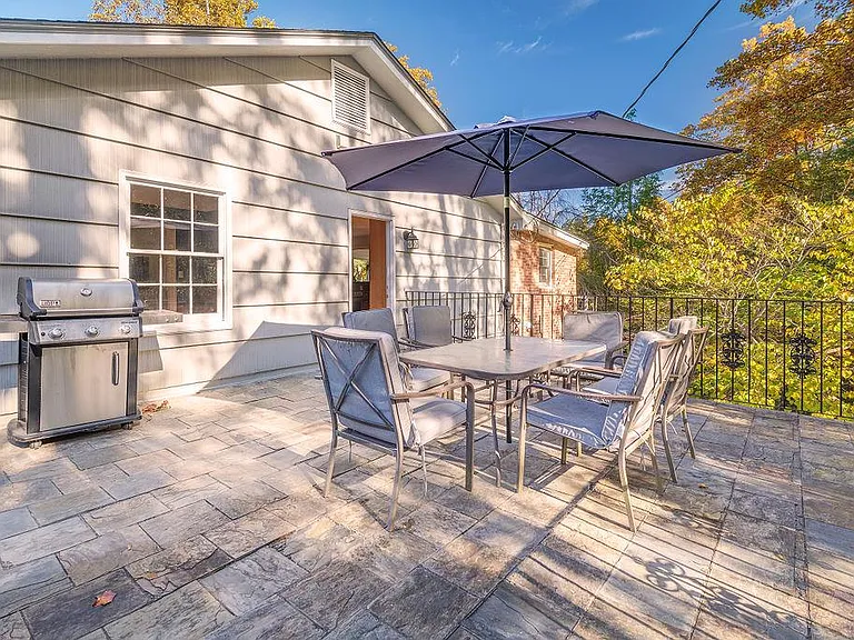 22 Greenleaf Cir — Photo 16