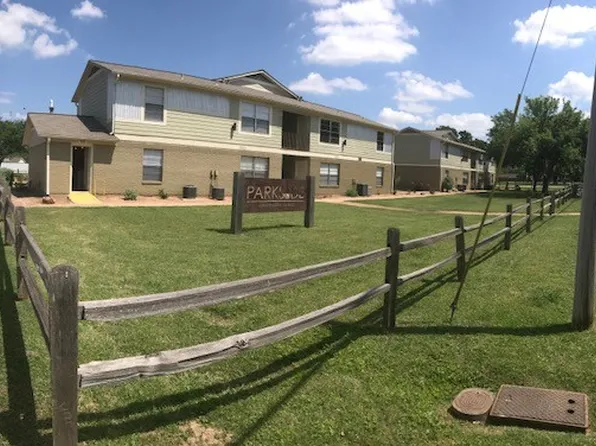 448 N Joekel Ave APT 8, Giddings, TX 78942