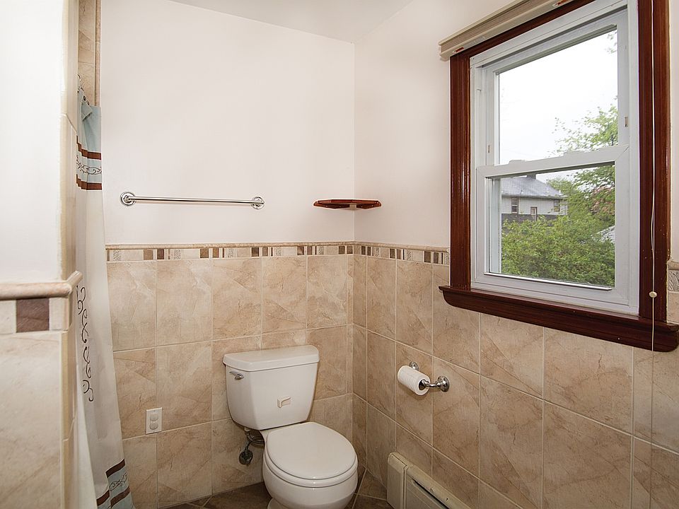 1st image of 6-10 1st St #1X