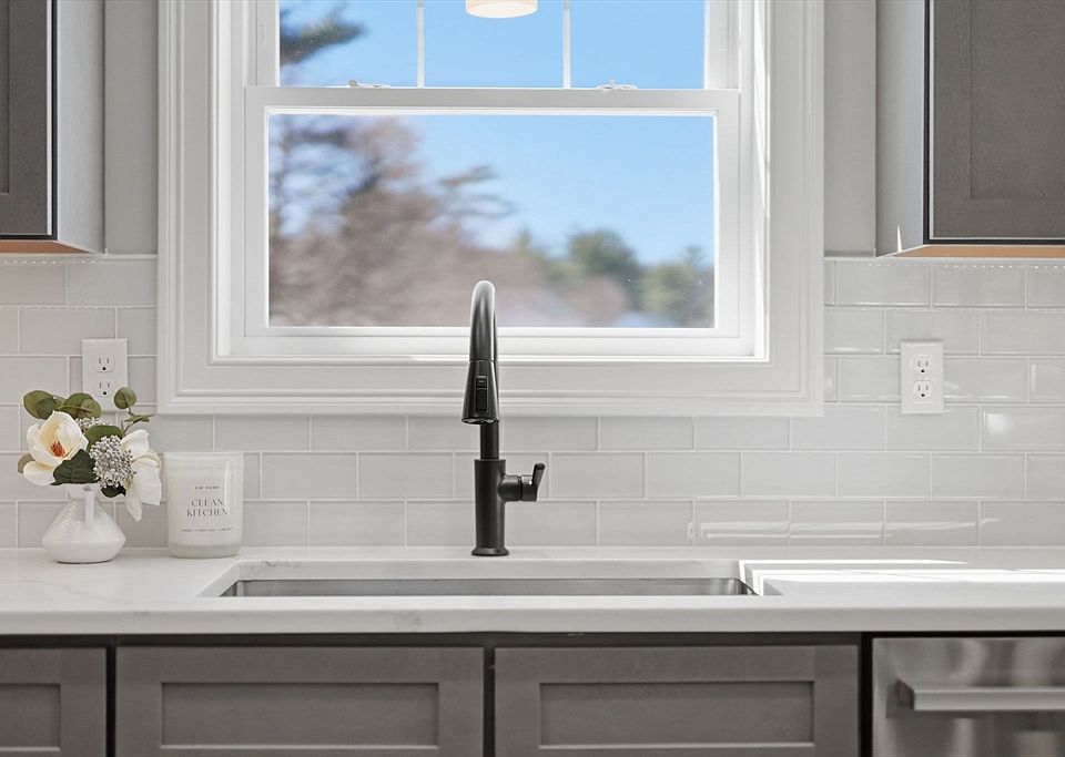 1st image of 212 Montgomery Rd