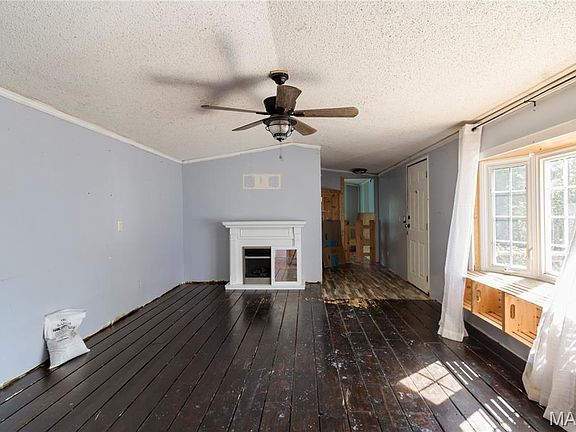 3rd image of 310 Linda Dr