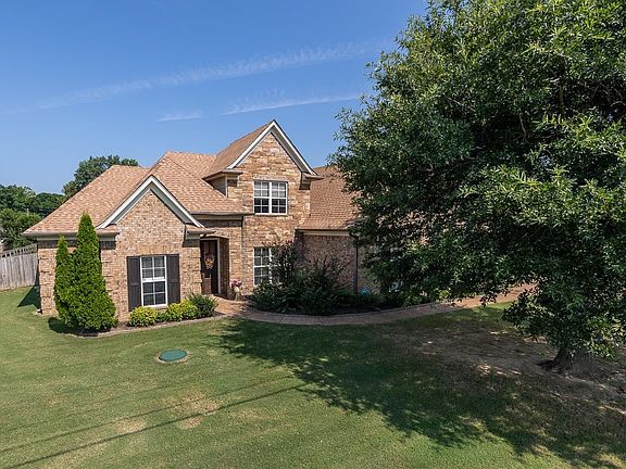 2nd image of 429 Julia Ann Dr