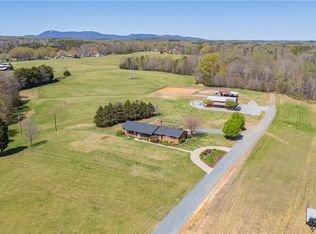 1073 Sliding Ridge Rd, Walnut Cove, NC 27052