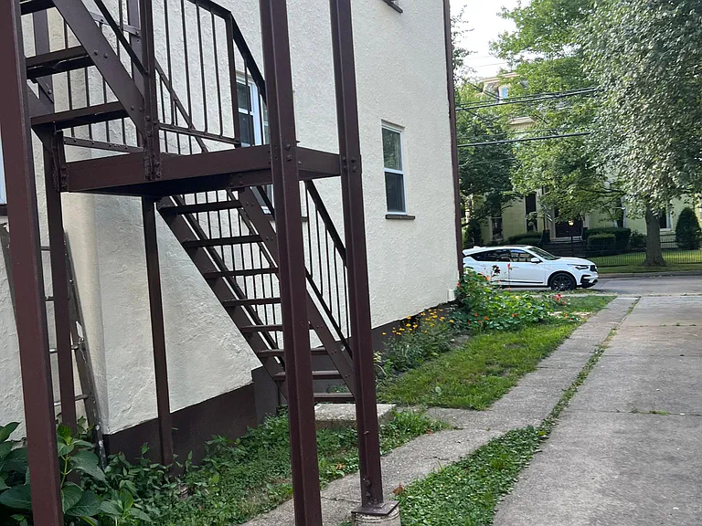 131 S Maple Ave #2 — Photo 26