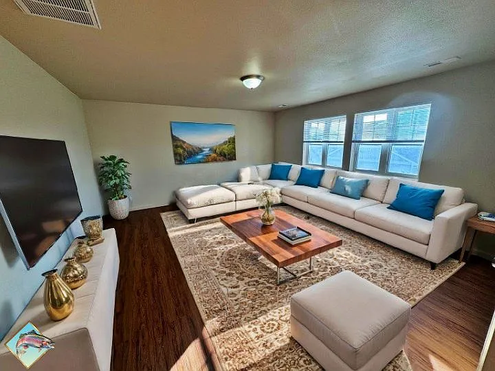 2 bed, 2.0 bath, 1128 sqft, $1,520 — Photo 2
