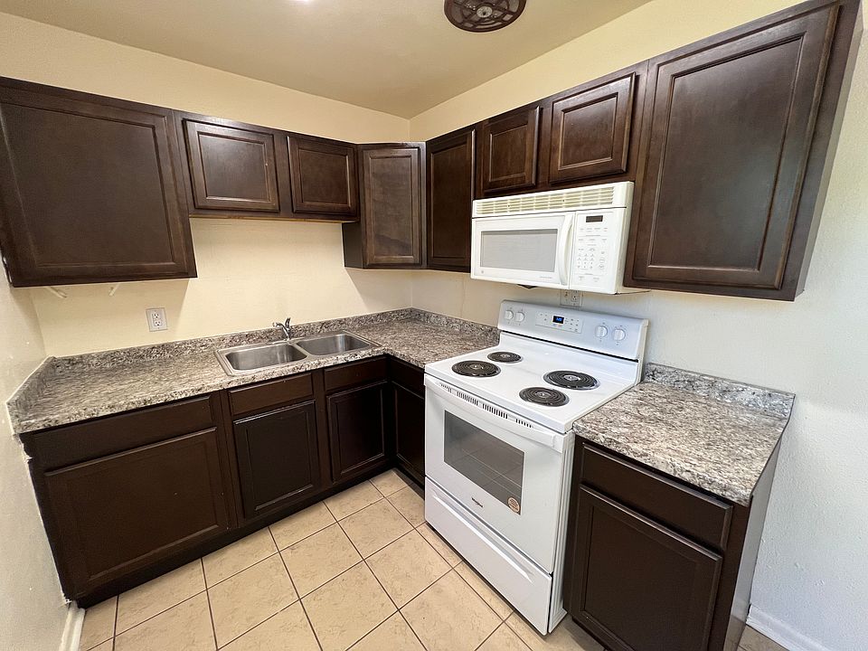 1st image of 4408 Deauville Way