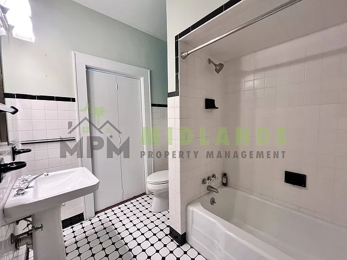 2417 Clark St — Photo 44