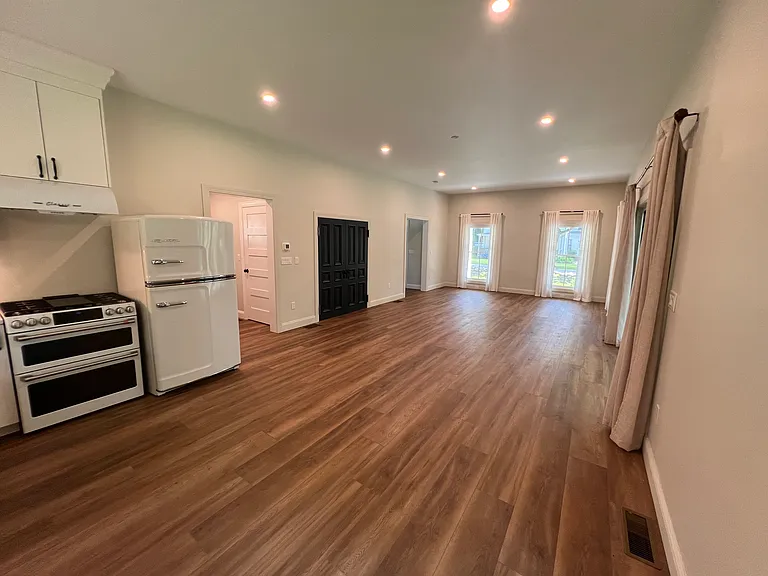 1748 South Rd — Photo 5