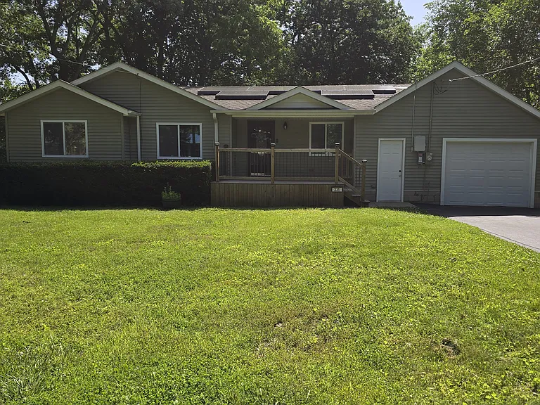 231 Oakdale Ave — Photo 2