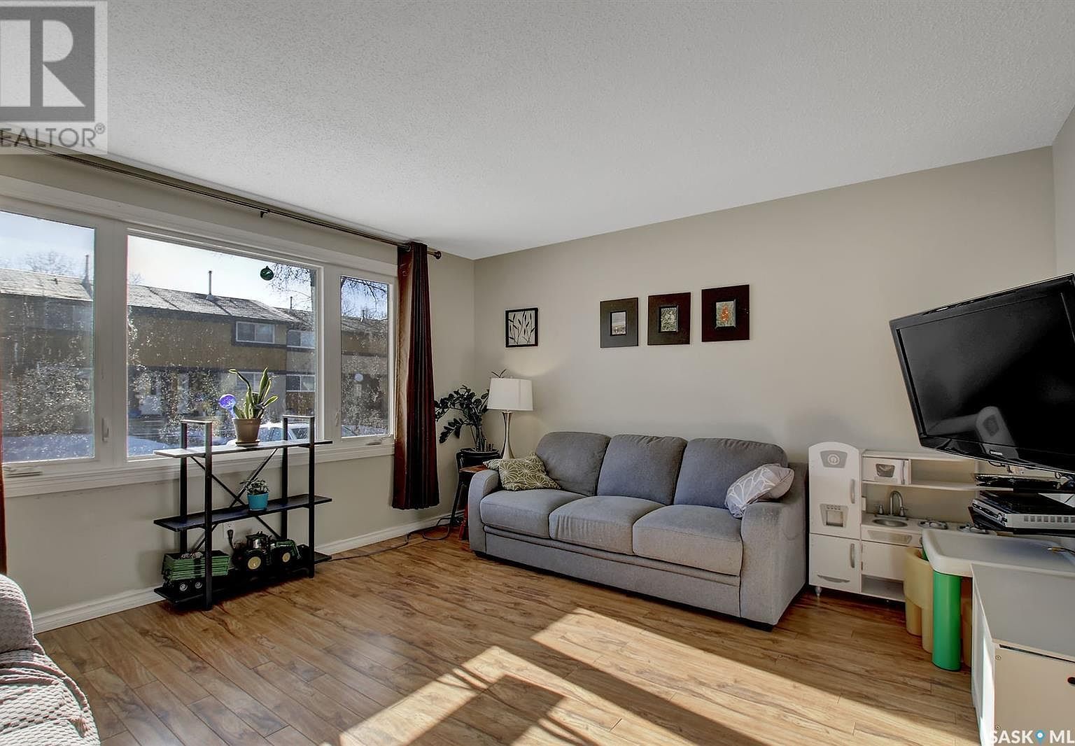 41 Mackenzie Mews, Regina, SK S4N 5M5 | Zillow