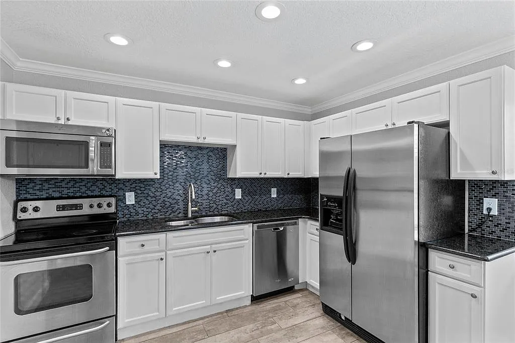 3 bed, 2.0 bath, 1302 sqft, $2,500 — Photo 4