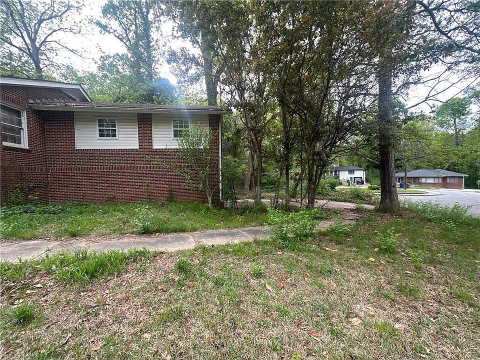 2nd image of 110 Leathers Cir NW