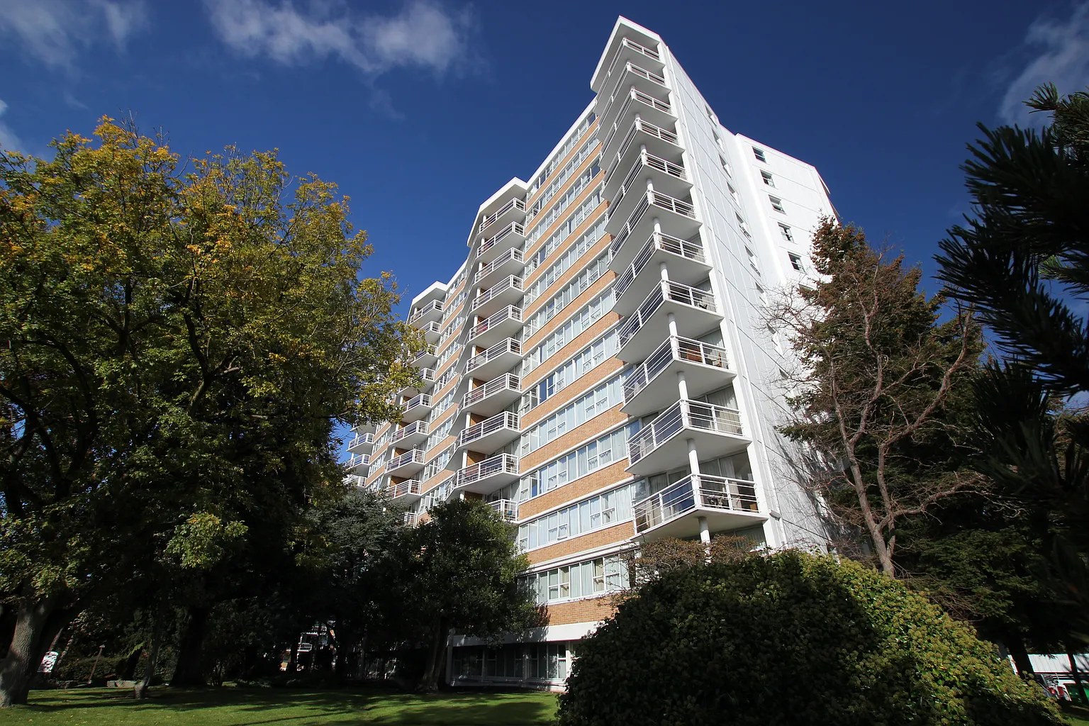 450 Simcoe St #881553 photo 1