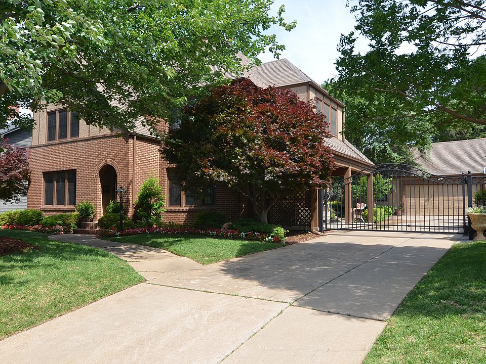 Updated Perfection in Maple Ridge