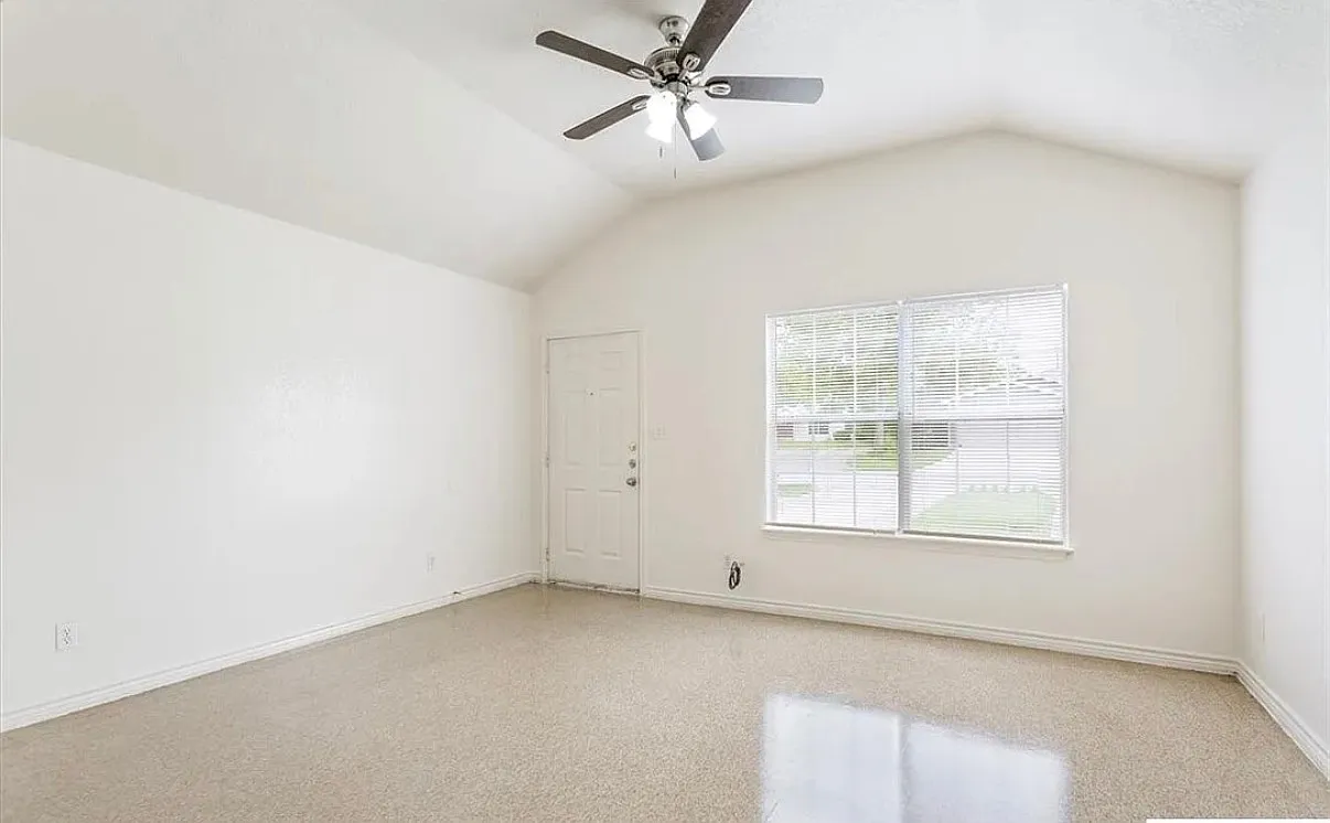 1 bed, $995 — Photo 3