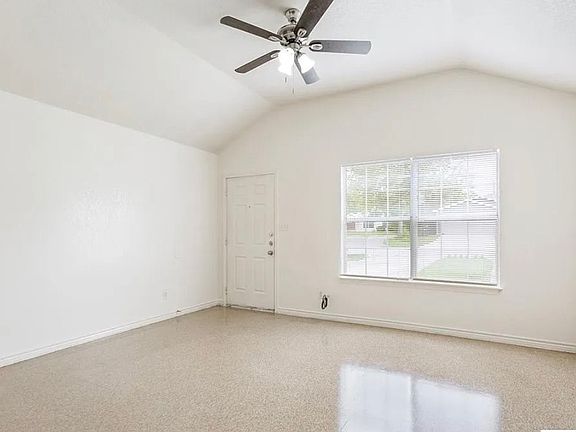 3rd image of 917 E Avenue D #A