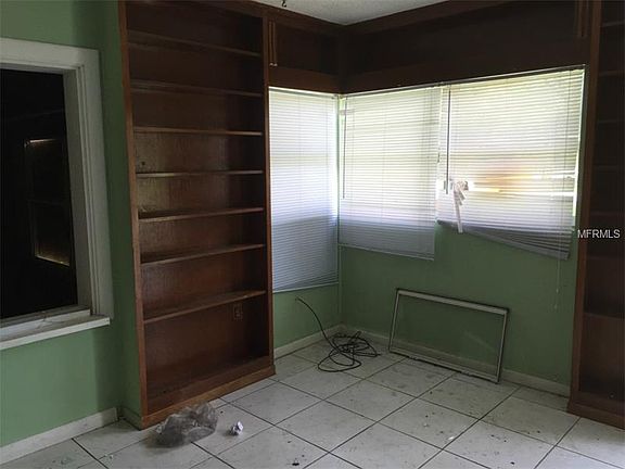 3rd image of 224 W Pierce Ave