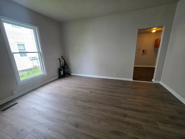 270 E Washington St #1 — Photo 6