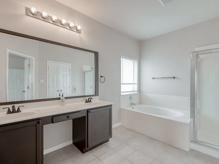 211 Hanstrom Dr — Photo 17