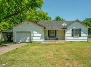 300 W White St, Pilot Point, TX 76258