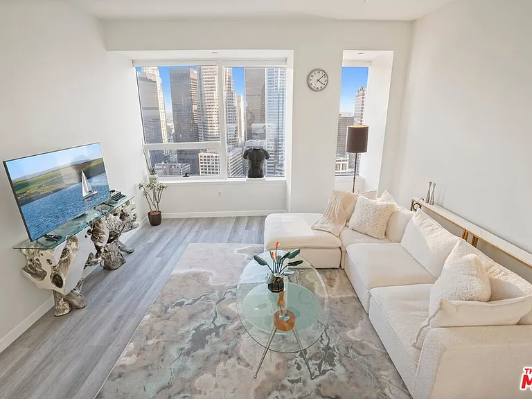 1100 Wilshire Blvd #3307 — Photo 3