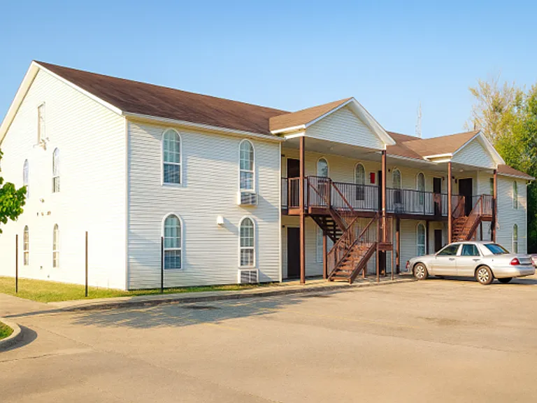 Emma Park Apartments — Photo 10