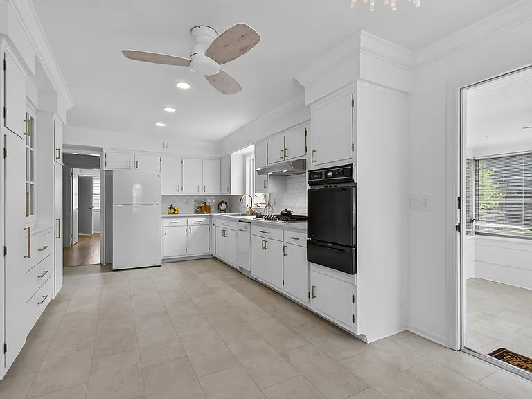 663 Mountain Ave — Photo 11