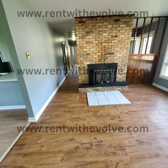 211 W Walnut St — Photo 9
